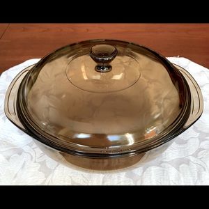 Vintage Pyrex 024 Corning Amber Brown glass casserole dish with Pyrex glass lid